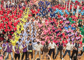 ▲嘉義縣長青運動會全場嗨跳「台灣尚勇」應援舞，氣氛達到最高潮。(圖/嘉義縣政府提供)