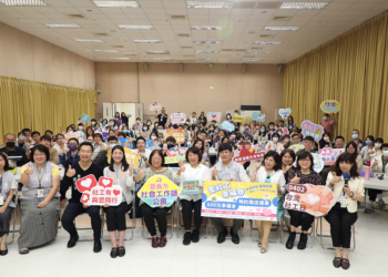 ▲嘉義市政府於臺灣社工日到來之際，舉辦「先自救再救人：認識EAPs與精油萬用膏DIY」活動，感謝社工人員辛勤付出。(圖/嘉義市政府提供)
