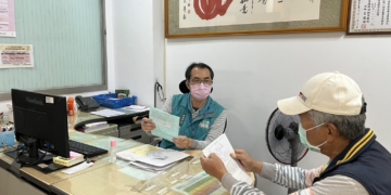 ▲大林鎮衛生所主任喬嘉醫師自研AI上線，精準守護三高族群健康。（圖/嘉義縣政府提供）