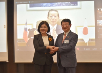 ▲縣長張麗善率隊前往日本群馬縣、長野縣進行城市外交。圖為去年縣長張麗善與群馬縣館林市長多田善洋簽定MOU。(圖/雲林縣政府提供)