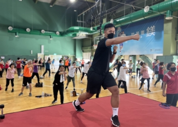 ▲藉由運動教練協助，少吃多運動減重更健康。(圖/嘉義市政府提供)
