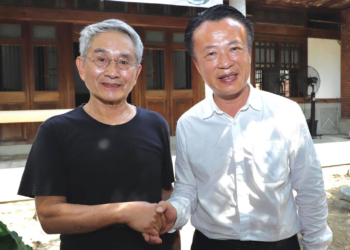 ▲嘉義名人多，代表人物之一為雲門舞集創辦人林懷民（左）。(圖/嘉義縣政府提供)