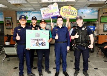 ▲詐騙集團的手法日新月異，嘉義市政府警察局第一分局於現場進行反詐騙宣導。(圖/嘉義市政府提供)