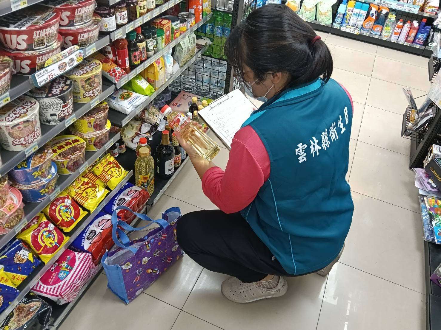 ▲雲林縣衛生局立即啟動市售通路、販售業、餐飲業及食品製造業等稽查。(圖/雲林縣政府提供)