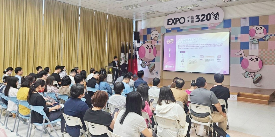 ▲「哨響正義在，法律當後盾—解析公益揭弊者保護法」教育講座，邀請法務部廉政署肅貪組組長邱智宏擔任講師。(圖/嘉義市政府提供)