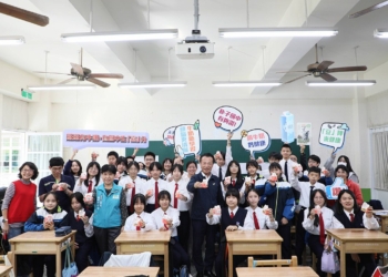 ▲嘉義縣擴大推動班班有鮮奶，造福學生。（圖/嘉義縣政府提供）