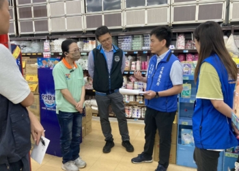 ▲縣府建設處與檢警調單位針對民生塑膠產品聯合訪視，提升市場透明度與供應穩定性。（圖/雲林縣政府提供）
