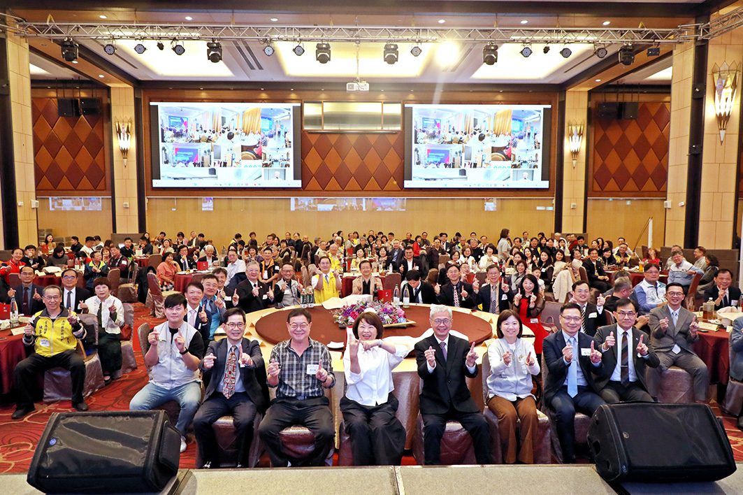 ▲嘉義市衛生局為肯定一起投入基層醫療服務醫療院所,與嘉義市診所協會共同舉辦頒獎典禮。(圖/嘉義市政府提供)