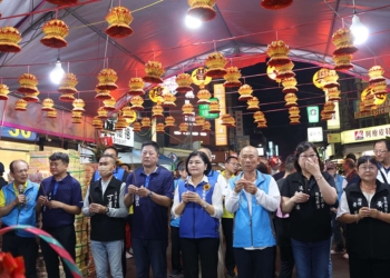 ▲縣長張麗善等人走遍八大普渡區，與民眾透過祈福祭典，慎終追遠。(圖/雲林縣政府提供)