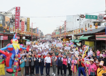 ▲嘉義縣國際身障者日暨公彩嘉年華，縣長翁章梁領軍遊行，聲勢浩大。（圖/嘉義縣政府提供）