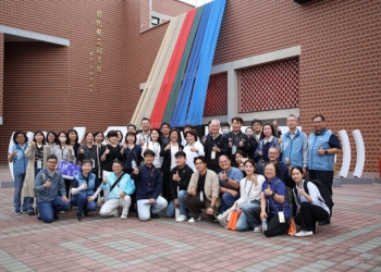 ▲黃敏惠率領行政團隊參訪「2025台灣設計展」。(圖/嘉義市政府提供)