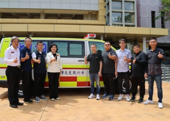 ▲江冠葆等5人合資捐贈雲林縣消防局救護車1部。(圖/雲林縣政府提供)
