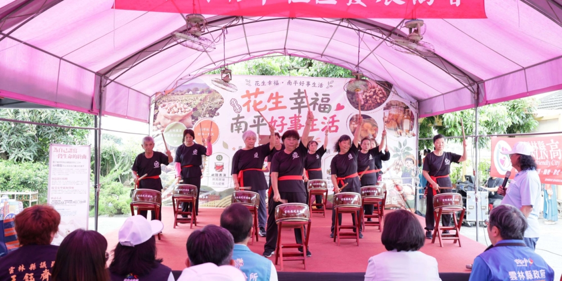 ▲土庫南平社區戰鼓隊為活動熱鬧開場。（圖/雲林縣政府提供）