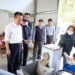 ▲縣長翁章梁等人視察梅山鄉黑水虻養殖示範區，肯定環保成效。(圖/嘉義縣政府提供)
