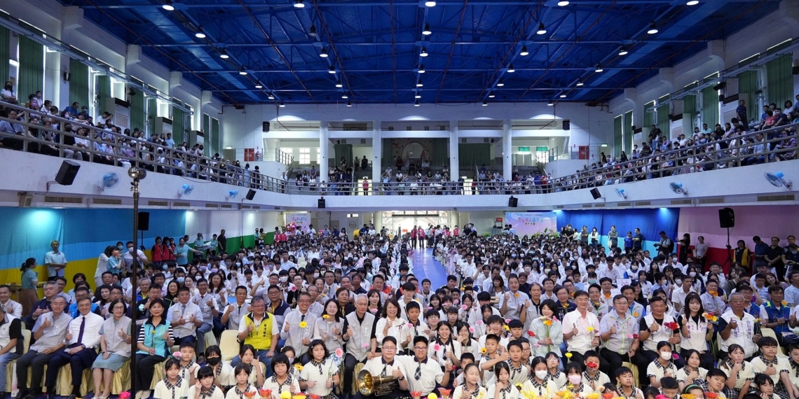 ▲嘉義市114學年度國中小應屆畢業生市長獎暨議長獎頒獎典禮在今(9)日盛大登場。(圖/嘉義市政府提供)