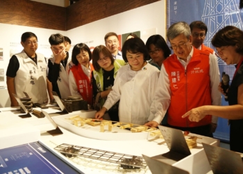 ▲行政院長陳建仁視察阿里山林業鐵路發展規劃。(圖/嘉義市政府提供)