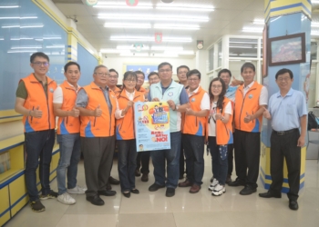 ▲嘉義市政府為保護學童於課後場所之安全，至補習班宣傳反霸凌、性騷擾。(圖/嘉義市政府提供)