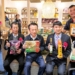 ▲縣長翁章梁等人向民眾推薦優質的農特產品。(圖/嘉義縣政府提供)