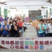 ▲雲林縣政府舉辦銀髮據點成果記者會，全場歡喜高舉南瓜合影。（圖/雲林縣政府社會處提供）