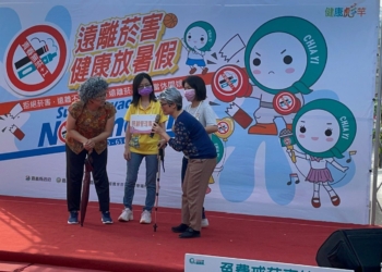 ▲衛生局獨創「阿好嬸長照舞台劇」，生活化演出宣導長照。（圖/嘉義縣政府提供）