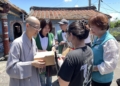 ▲嘉義縣政府與法鼓山等公益團體，前往布袋鎮關心災後修繕進度。（圖/嘉義縣政府提供）