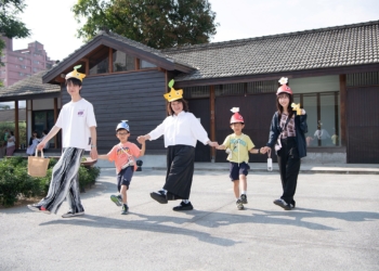 ▲嘉義市文化局舉辦「木日小市」，結合市集、爵士樂與木都走讀，相當適合一家大小共同體驗。(圖/嘉義市政府提供)