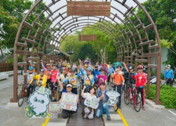 ▲今(26日)上午特於嘉油鐵馬道熱鬧舉辦首場暖身活動。(圖/嘉頌重奏團提供)