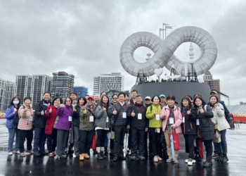 ▲嘉義縣政府率領終身教育學習科及辦理花燈競賽研習的學校代表，到桃園市觀摩。（圖/嘉義縣政府提供）