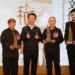 ▲縣長翁章梁頒獎表揚三位傑出藝術家。（圖/嘉義縣政府提供）