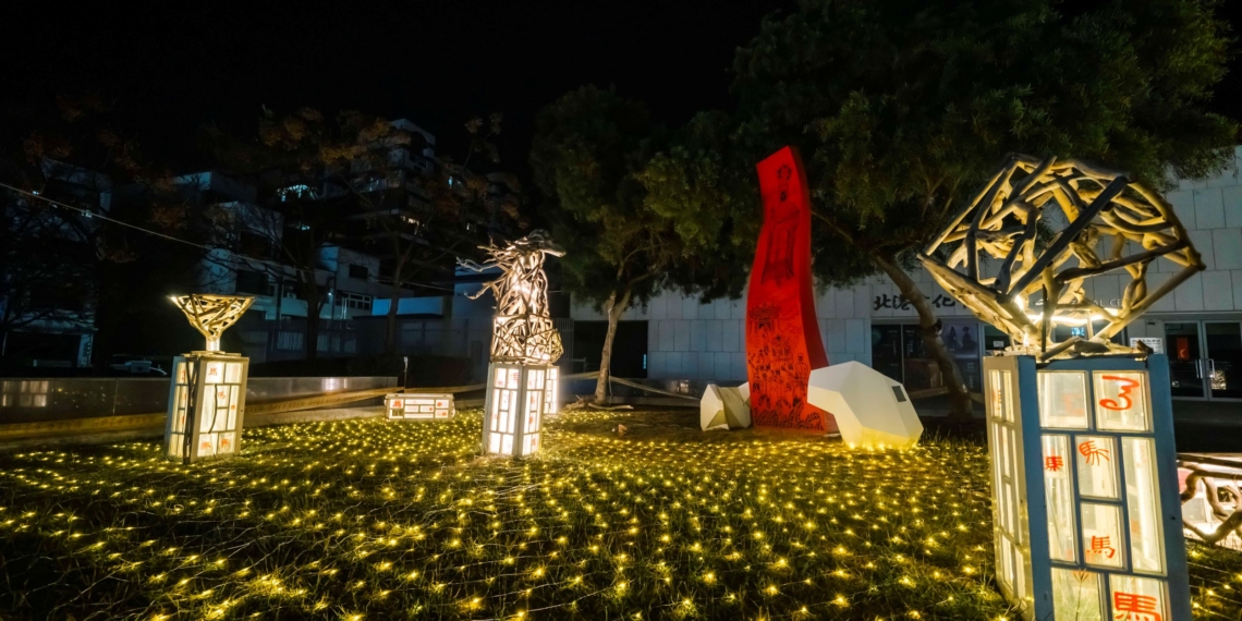 ▲「北港文化中心燈區」以漂流木、蚵殼與海廢進行創作，嘗試在「被遺棄之物」中，重新找回人與海的連結。(圖/雲林縣政府提供)