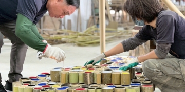 ▲社規師燈區以藍腹鷴為意象，結合竹編與再利用材料，呈現光影作品。（圖／嘉義縣政府提供）