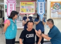 ▲縣長翁章梁響應左流右新疫苗雙打，籲民眾儘快接種提升保護力。（圖/嘉義縣政府提供）