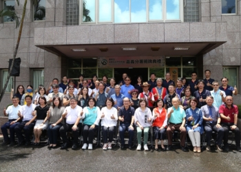 ▲市長黃敏惠以及眾多貴賓齊聚於「農業部林業及自然保育署嘉義分署」揭牌典禮，現場歡笑聲不斷。(圖/嘉義市政府提供)