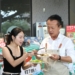 ▲縣長翁章梁攜手料理達人咪咪進行直播開箱,大力宣傳嘉義優鮮水產。(圖/嘉義縣政府提供)