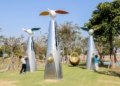 ▲民雄運動公園新地標，羅嘉惠作品「我的天鵝啊」。(圖/嘉義縣政府提供)