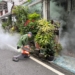 ▲嘉義縣衛生局與鄉公所至感染者居家周圍，進行化學防治措施。(圖/嘉義縣政府提供)