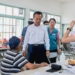 ▲縣長翁章梁至義診現場關心民眾身體狀況。(圖/嘉義縣政府提供)