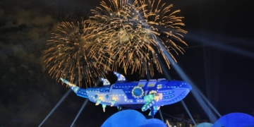 ▲鯨魚戰艦霸氣領航。（圖/嘉義縣政府提供）