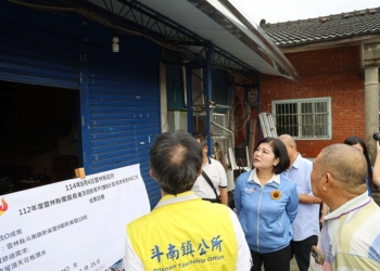 ▲張麗善縣長視察雲林縣雙B服務計畫助弱勢家庭住宅修繕情形。(圖/雲林縣政府提供)