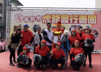 ▲社團法人嘉義市虎爺會行善團舉辦「虎爺有愛 寒冬送暖」餐車市集,邀請弱勢家庭共度溫馨佳節。(圖/嘉義市政府提供)