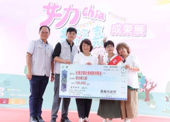 ▲嘉市女力大爆發，「窩們事務所」由三位女性聯手織出綠色永續時尚。(圖/嘉義市政府提供)