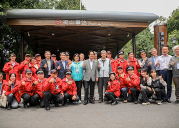 ▲賴清德總統搭森林鐵路至祝山車站。（圖/嘉義縣政府提供）
