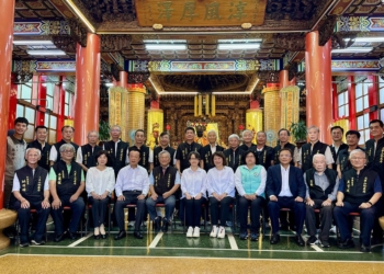 ▲面對風災嚴重損害，九華山地藏庵分別捐贈嘉義縣、市救災專款500萬元。(圖/嘉義市政府提供)