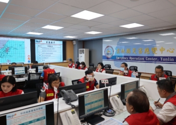 ▲雲林縣災害應變中心舉行丹娜絲颱風工作會議，掌握颱風動態。（圖/雲林縣政府提供）