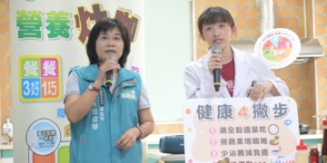 ▲嘉義縣衛生局長趙紋華與營養師宣導預防代謝症候群及健康吃粽。（圖/嘉義縣政府提供）