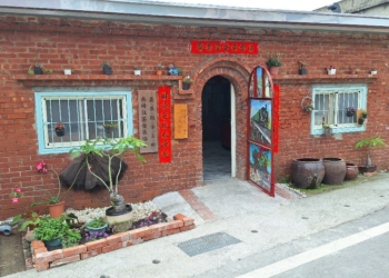 ▲老屋保留原建築紅磚與木構特色。（圖/嘉義縣政府提供）