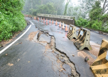 ▲嘉義縣受大豪雨影響，山區道路柔腸寸斷。（圖/嘉義縣政府提供）