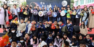 ▲紀念布袋戲「通天教主」黃海岱大師126歲冥誕，彰顯雲林作為布袋戲原鄉的重要地位，雲林縣政府今（2）日假雲林布袋戲館盛大舉辦2026雲林布袋戲日暨傳藝之魂:黃海岱與戲偶之道開展記者會。(圖/雲林縣政府提供)