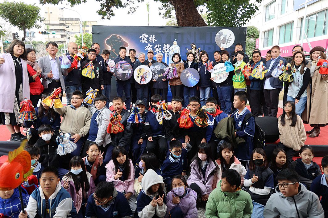 ▲紀念布袋戲「通天教主」黃海岱大師126歲冥誕,彰顯雲林作為布袋戲原鄉的重要地位,雲林縣政府今(2)日假雲林布袋戲館盛大舉辦2026雲林布袋戲日暨傳藝之魂:黃海岱與戲偶之道開展記者會。(圖/雲林縣政府提供)