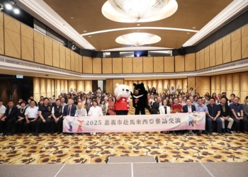 ▲「嘉義市觀光旅遊推廣說明會」今（4）日於馬來西亞吉隆坡登場，並邀來大白熊、喔熊現身助拳。(圖/嘉義市政府提供)